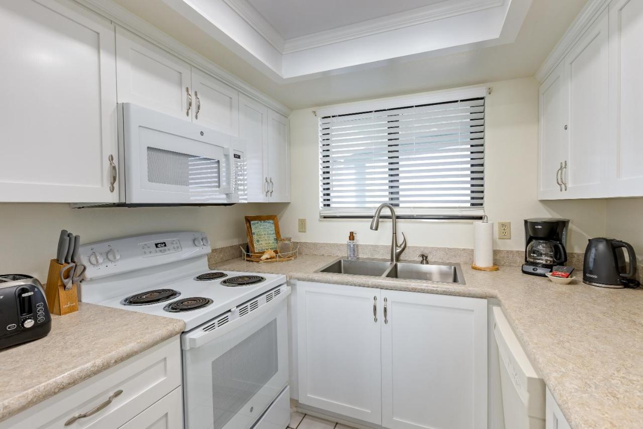 Ocean View With A Beachfront Pool At Ocean Trillium Condo ~ 403 New Smyrna Beach Buitenkant foto